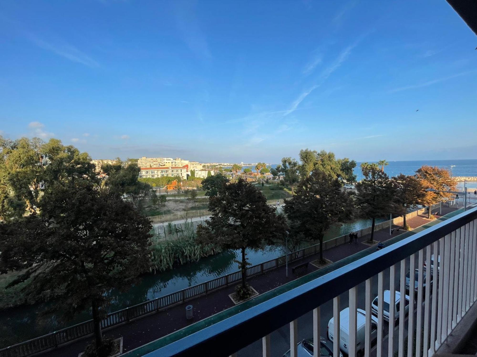 Vue Sur Mer - Magnifique Appartement Tout Confort - Terrasse Et Parking Prive Cagnes-sur-Mer Exteriör bild