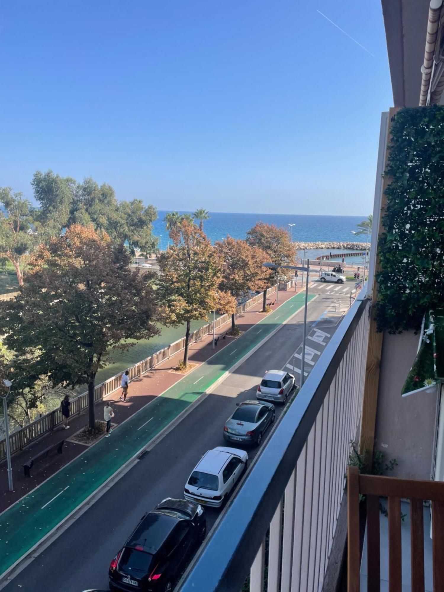 Vue Sur Mer - Magnifique Appartement Tout Confort - Terrasse Et Parking Prive Cagnes-sur-Mer Exteriör bild