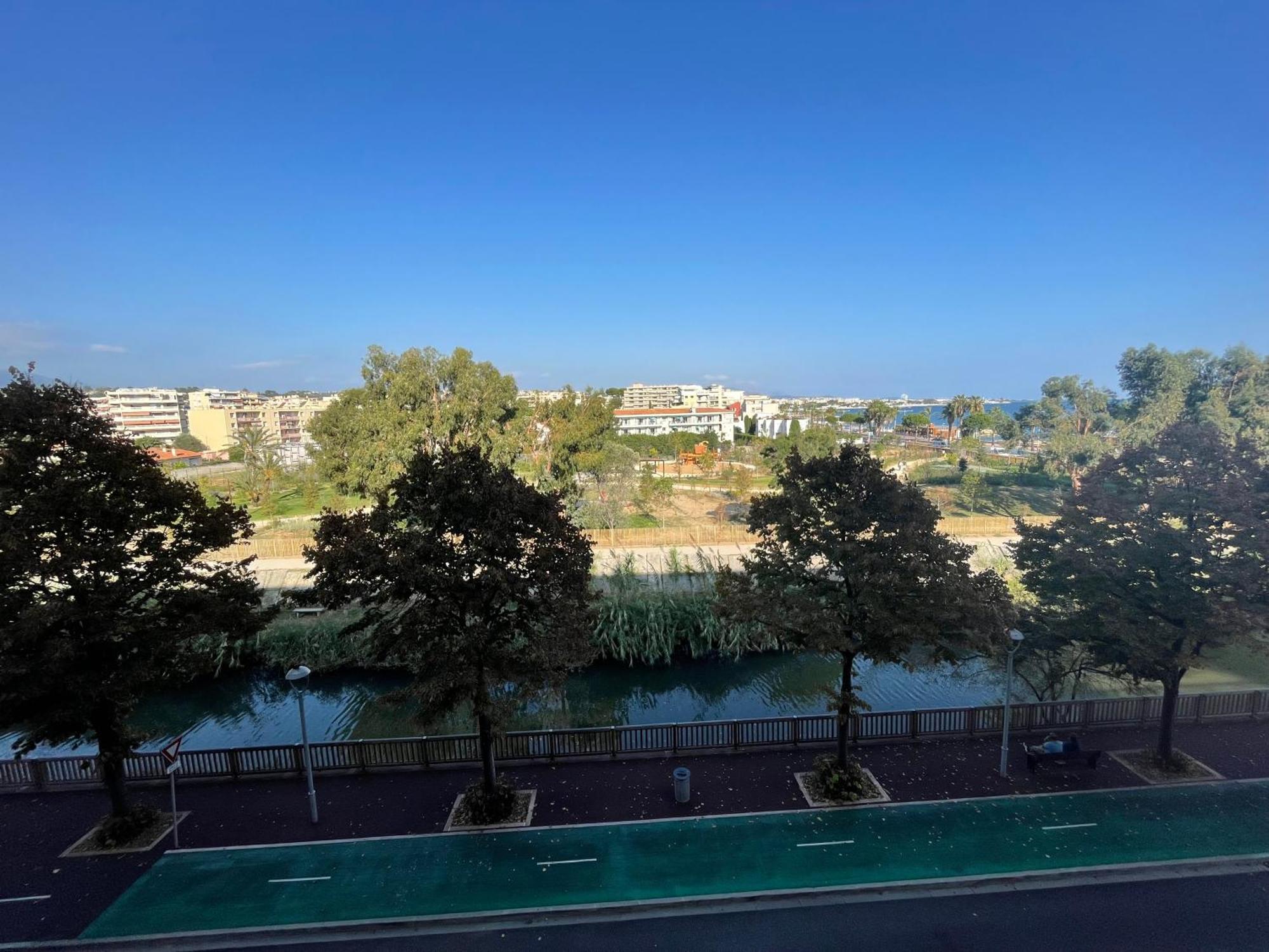 Vue Sur Mer - Magnifique Appartement Tout Confort - Terrasse Et Parking Prive Cagnes-sur-Mer Exteriör bild